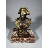 Biustas Napoleon, Waterloo bronzinis ant rausvo marmurinio pagrindo, antikvarinis, prancūziškas. Kaina 68