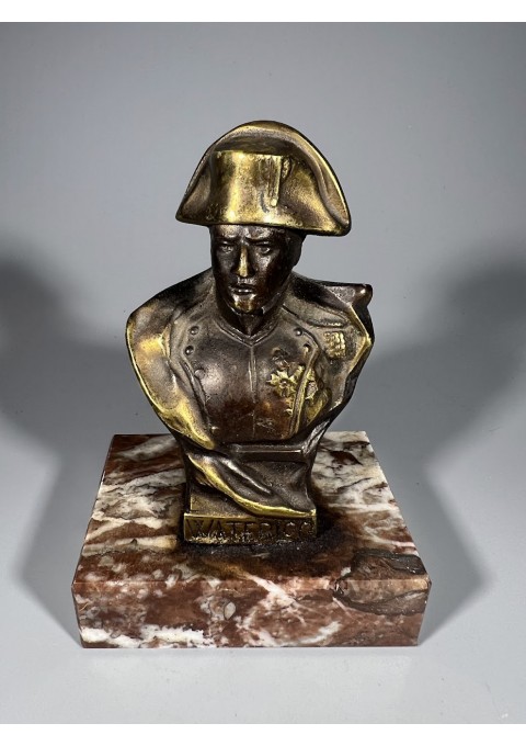 Biustas Napoleon, Waterloo bronzinis ant rausvo marmurinio pagrindo, antikvarinis, prancūziškas. Kaina 68