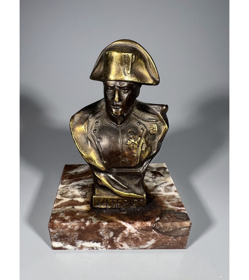 Biustas Napoleon, Waterloo bronzinis ant rausvo marmurinio pagrindo, antikvarinis, prancūziškas. Kaina 68