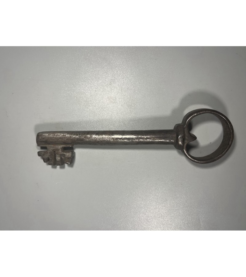 Raktas antikvarinis, kaltinis, tuščiaviduris. Kaina 16