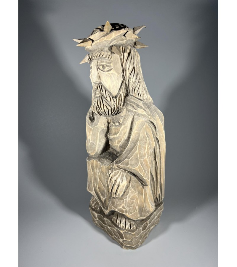 Rūpintojėlis medinis, drožinėtas. Aukštis 32 cm. Kaina 53 