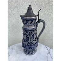 Bokalas alaus Stein, vokiškas, antikvarinis. Metų laikai. Akmens masės keramika. Aukštis 40 cm. Talpa 2,5 l. Kaina 93