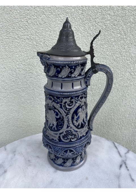 Bokalas alaus Stein, vokiškas, antikvarinis. Metų laikai. Akmens masės keramika. Aukštis 40 cm. Talpa 2,5 l. Kaina 93