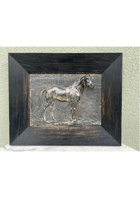 Paveikslas reljefinis Žirgas, arklys antikvarinis mediniame rėme. Autorius Oskar PFLUG (1858-1937). Signatūra O. Pflug fec. 08. Vokietija, 1908 m. Kaina 153