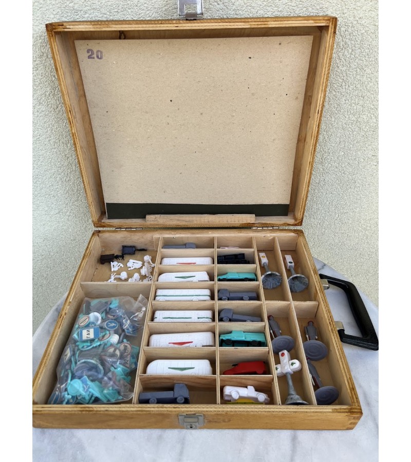 Mokymo priemonė, rinkinys apie TSRS kelių eismo taisyklės tarybinių laikų. Kauno automobilių mokykla SDAALR, 1988 m. Kaina 138