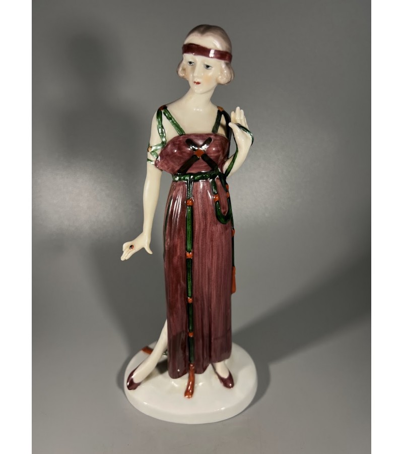 Statulėlė porcelianinė Art Deco stiliaus. Flapper girl, Edwardian hand painted porcelain. Kaina 73
