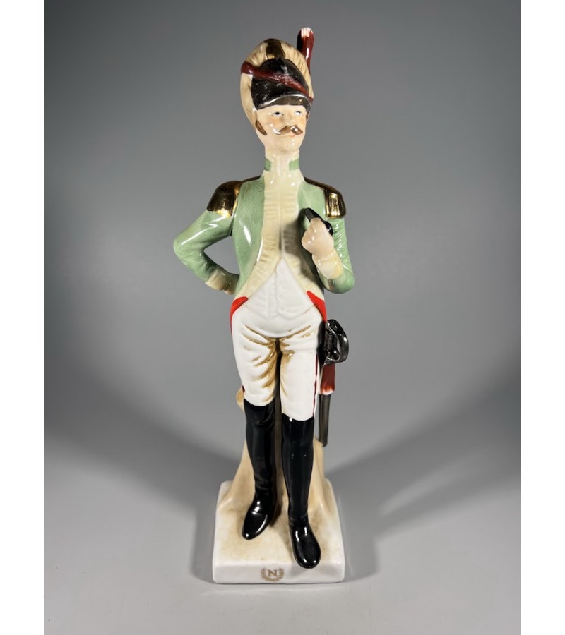 Statulėlė porcelianinė Prancūzijos Imperijos Napoleono armijos pėstininko, Soldat d"infanterie. Kaina 58 Statulėlė porcelianinė Prancūzijos Imperijos Napoleono armijos pėstininko, Soldat d"infanterie. Kaina 58