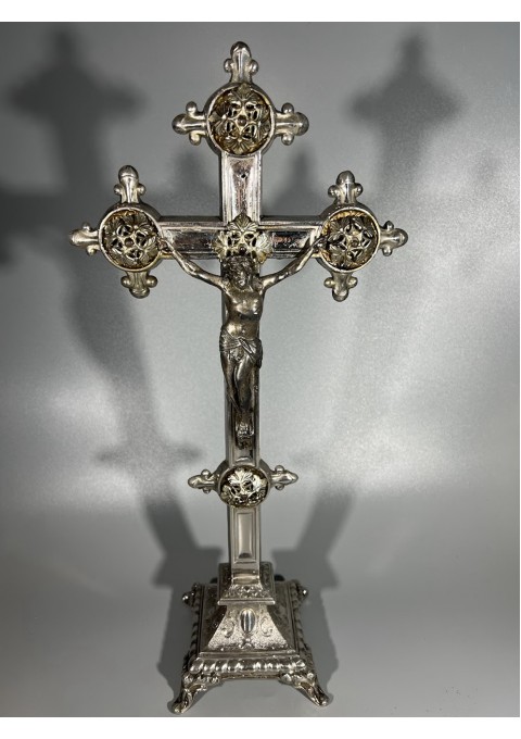 Nukryžiuotasis, kryžius pastatomas, antikvarinis. Metalas. Kaina 108
