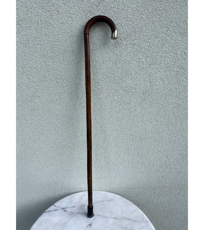 Lazda, lazdelė antikvarinė, puošta sidabruotu Alpacca antgaliu. Lengva ir tvirta. Tinkama naudojimui. Kaina 58