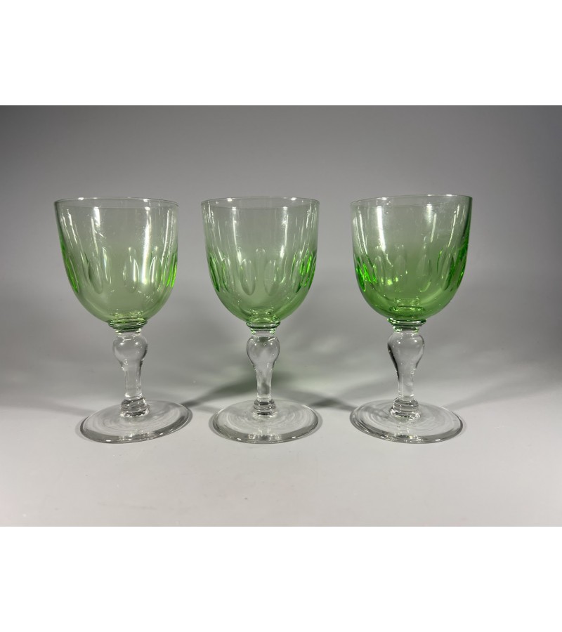 Taurelė, taurė urano stiklo, ant kojelės, antikvarinė. 3 vnt. Kaina po 28 Taurelė, taurė urano stiklo, ant kojelės, antikvarinė. 3 vnt. Kaina po 28