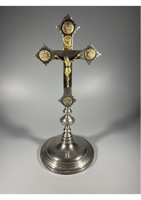 Nukryžiuotasis, kryžius pastatomas, antikvarinis, apvaliu pagrindu. Kaina 78