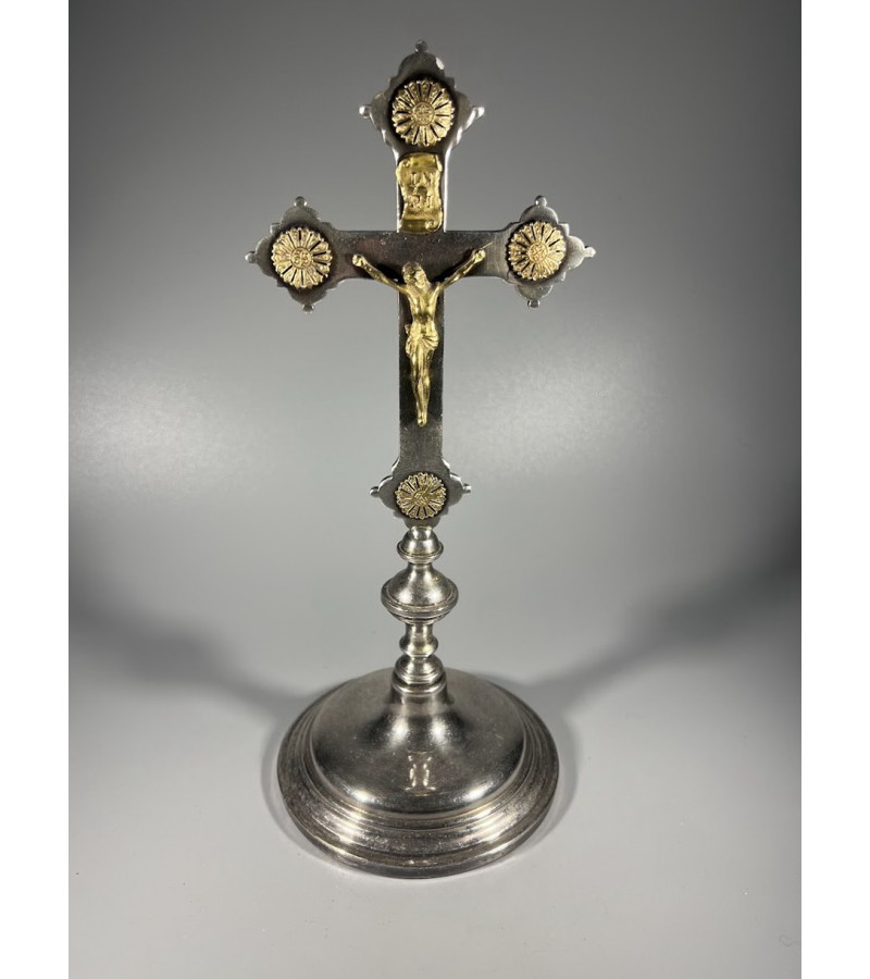 Nukryžiuotasis, kryžius pastatomas, antikvarinis, apvaliu pagrindu. Kaina 78