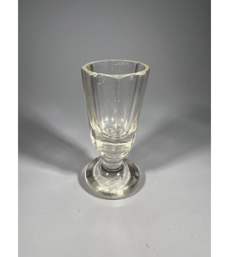 Taurelė, stikliukas su kojele, lafitnik, antikvarinis. Talpa 20 ml. Kaina 29