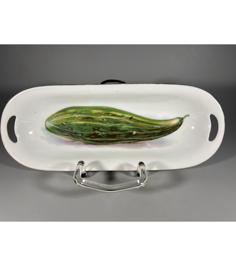 Lėkštė porcelianinė puošta agurko piešiniu, AB Lidköpings Porslinsfabrik. 1920 m. Kaina 28