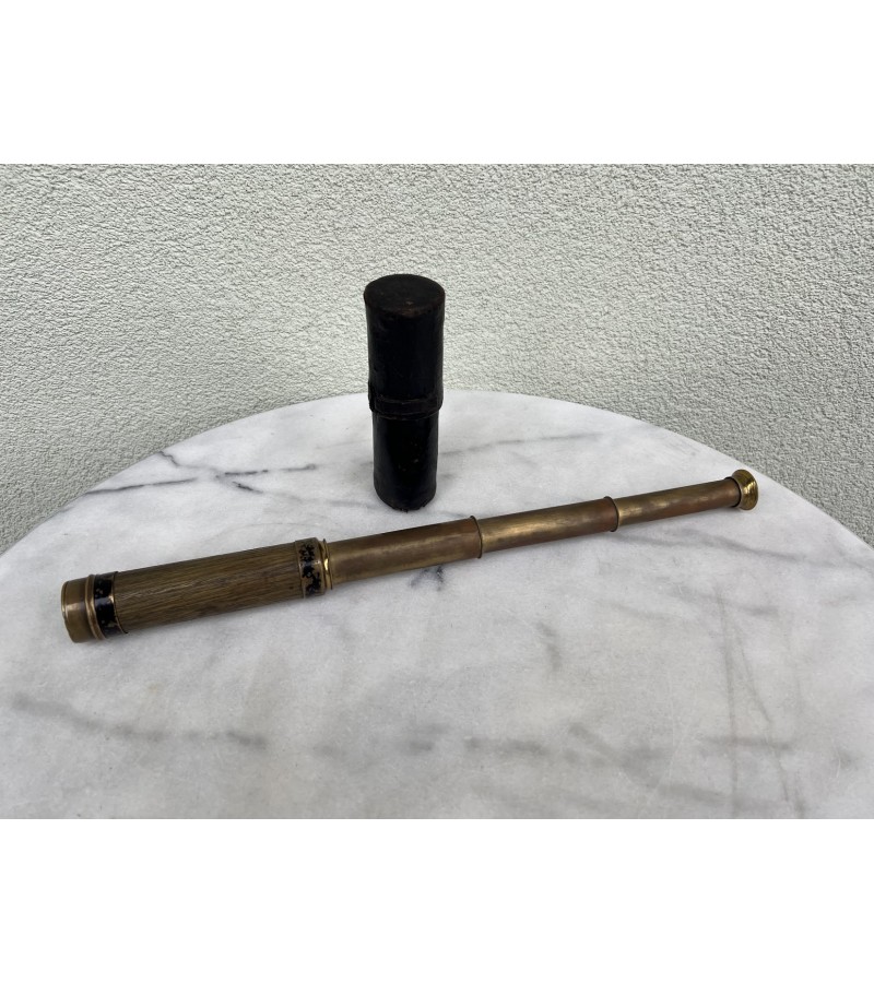 Monokolis, žiūronas, teleskopas žalvarinis, ištraukiamas su originaliu dėklu, antikvarinis. Veikiantis, optika švari. Kaina 163