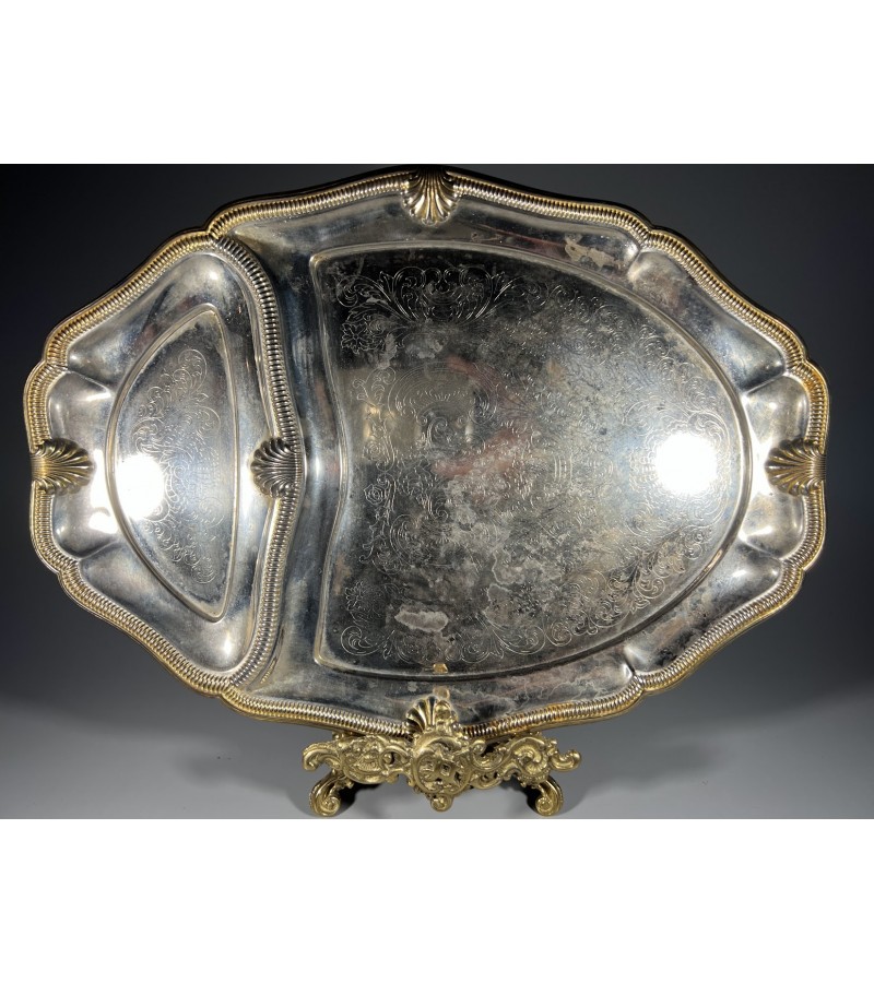 Padėklas nedidelis, padėkliukas sidabruotas, puoštas kriauklėmis antikvarinis. Dydis: 22 x 30 cm. Kaina 18 Padėklas nedidelis, padėkliukas sidabruotas, puoštas kriauklėmis antikvarinis. Dydis: 22 x 30 cm. Kaina 18