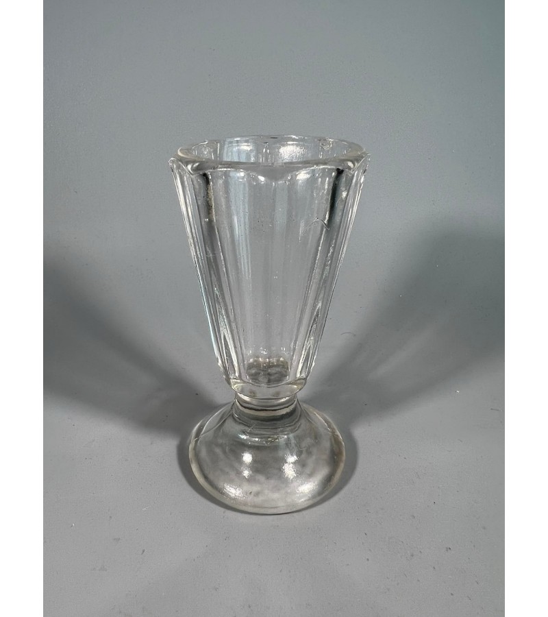 Taurelė, stikliukas, lafitnik, antikvarinis. Talpa 40 ml. Kaina 38 Taurelė, stikliukas, lafitnik, antikvarinis. Talpa 40 ml. Kaina 38