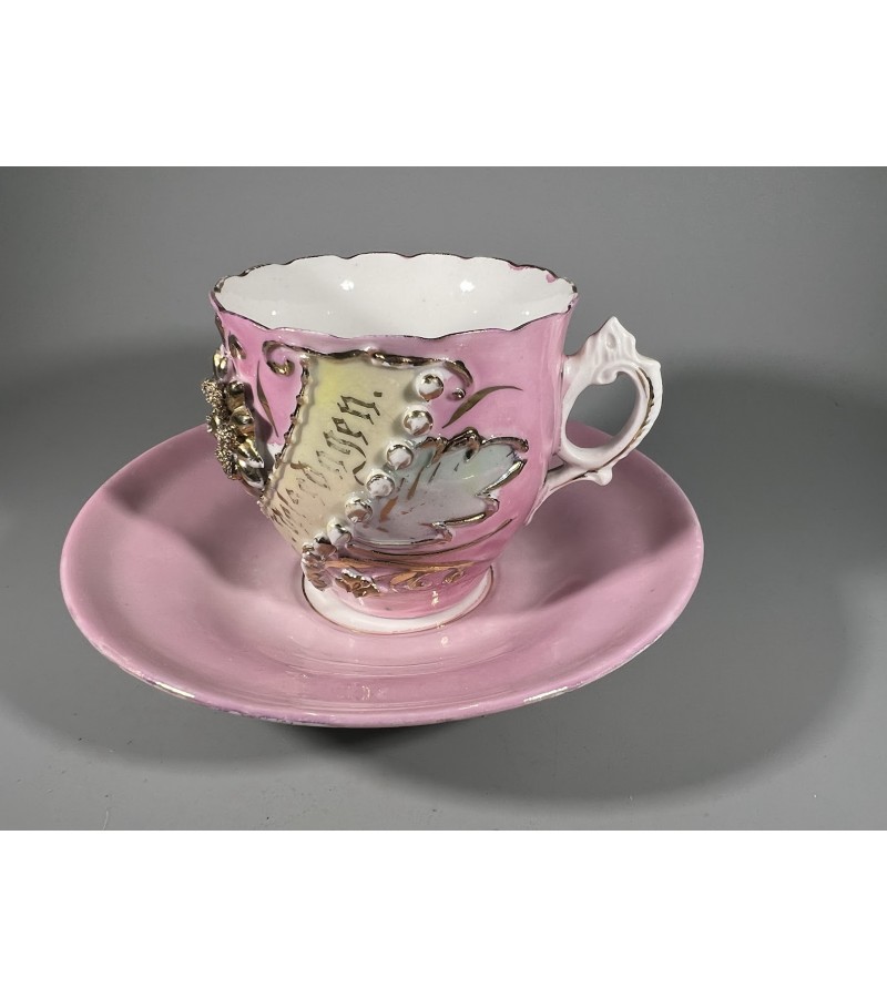 Puodelis su lėkštute porcelianinis, antikvarinis, liustruotas, rožinės spalvos. 1890–1920 m. Kaina 23