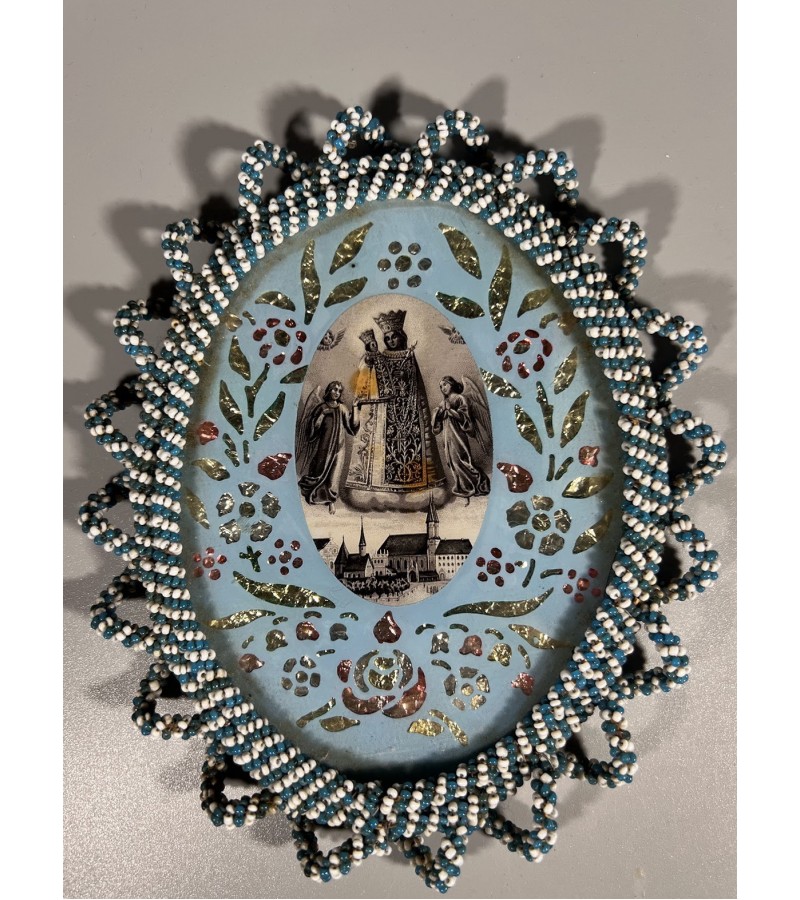 Religinis atvaizdas, abrozdas antikvarinis Dievo Motina stikliniame ir karoliukais puoštame rėmelyje. Kaina 22