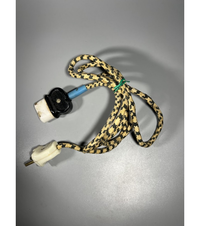 Elektros laidas dengtas audiniu su kištuku ir keraminiu lizdu. Kaina 13 Elektros laidas dengtas audiniu su kištuku ir keraminiu lizdu. Kaina 13