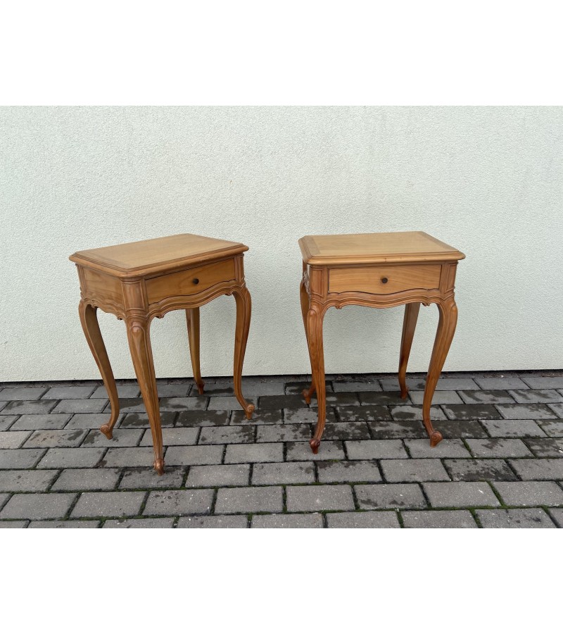 Spintelė, spintelės rokoko stiliaus, su stalčiukais, medinės, tvirtos. 2 vnt. Kaina po 93