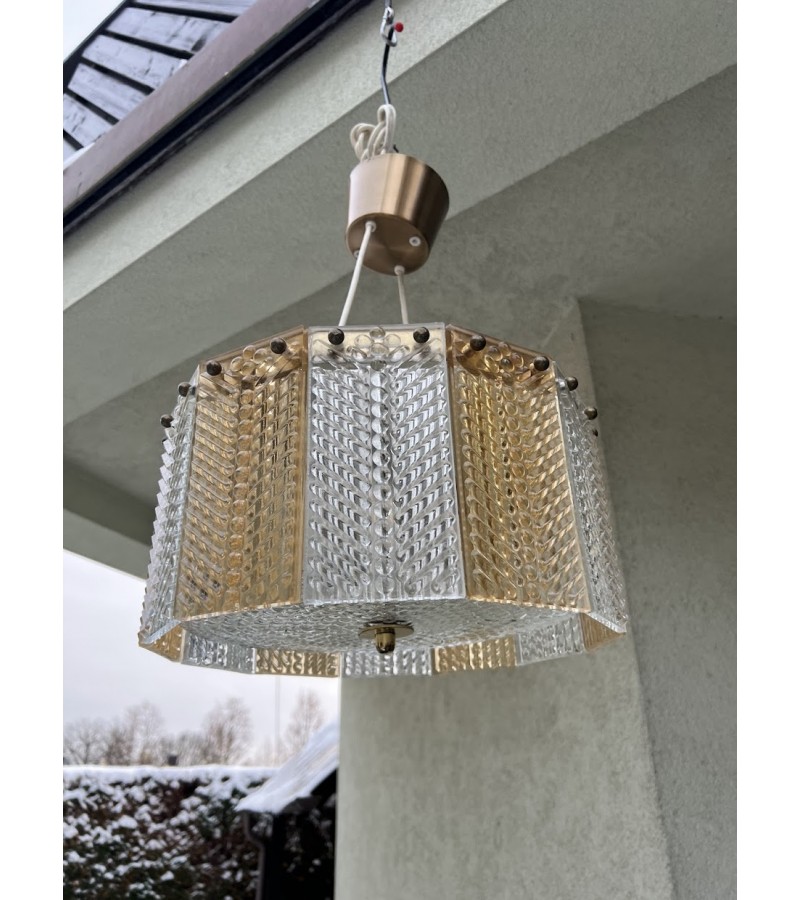 Šviestuvas Mid-Century modern stiliaus, presuoto stiklo su žalvariniu rėmu. Gamintojas Loretzons. 1950–1960 m. Kaina 118