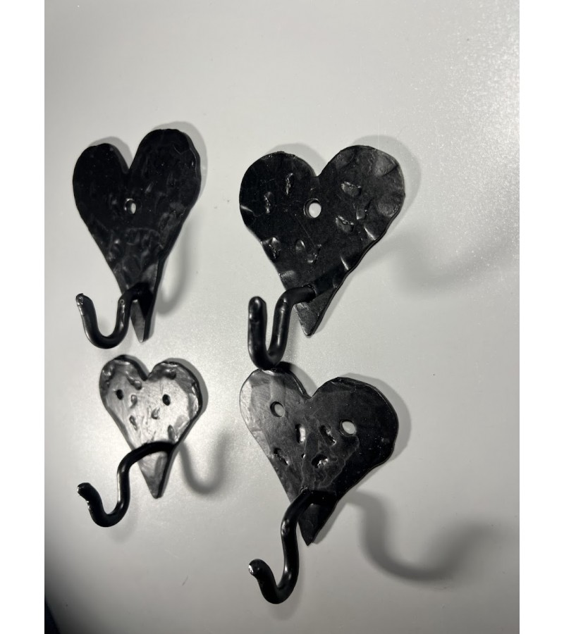 Kabykla, kabliukas kaltinis, širdelės formos. 4 vnt. Kaina po 16