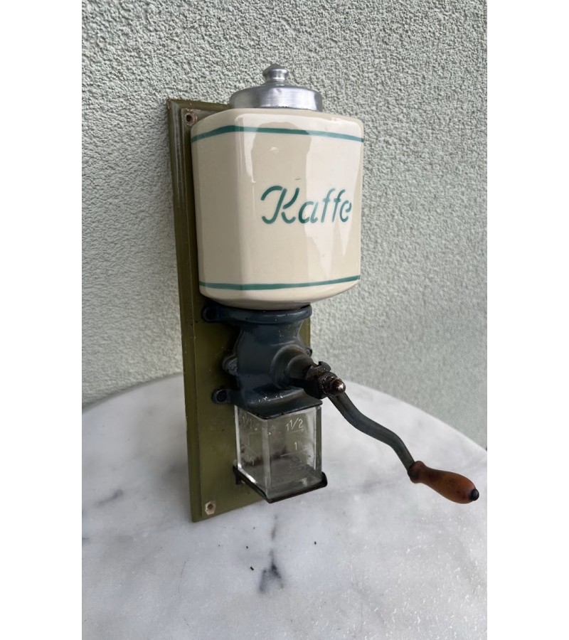 Kavamalė sieninė, rankinė, porcelianinė, antikvarinė. Veikianti. Kaina 78