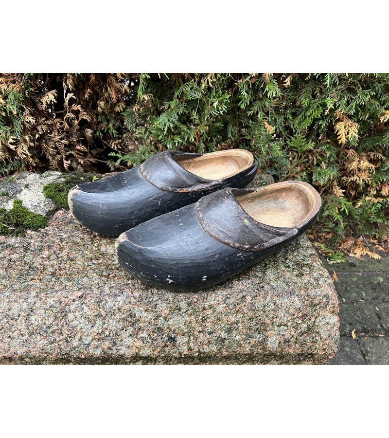 Klumpės medinės, antikvarinės, didelio dydžio. Kaina 68 Klumpės medinės, antikvarinės, didelio dydžio. Kaina 68