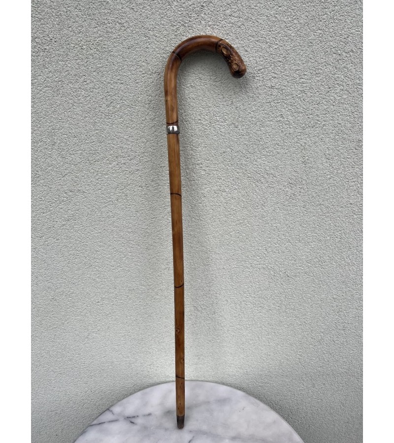 Lazda, lazdelė drožinėta, antikvarinė, puošta sidabru, prabuota. Tvirta. Kaina 113