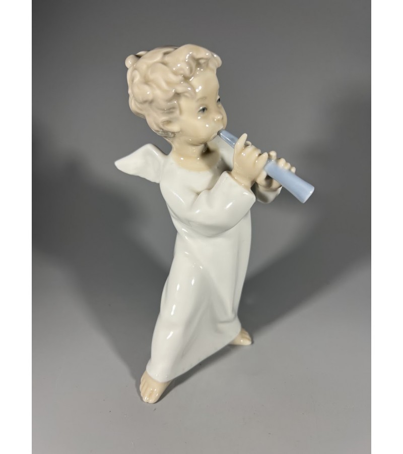 Statulėlė Angelas su fleita. LLADRO. Glazūruotas porcelianas. Autorius Fulgencio Garcia. Ispanija. 1970 m. Kaina 58