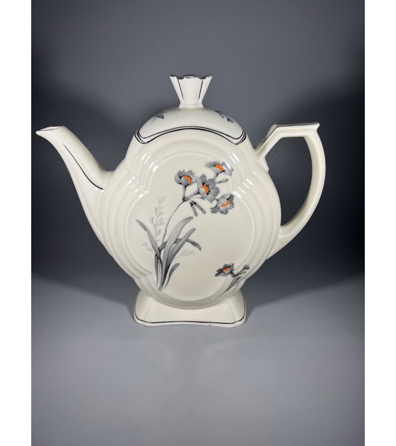 Arbatinukas, kavinukas porcelianinis, antikvarinis, Art Deco stiliaus. tarpukario laikų. Porzellanfabrik Victoria Schmidt & Co. Kaina 38