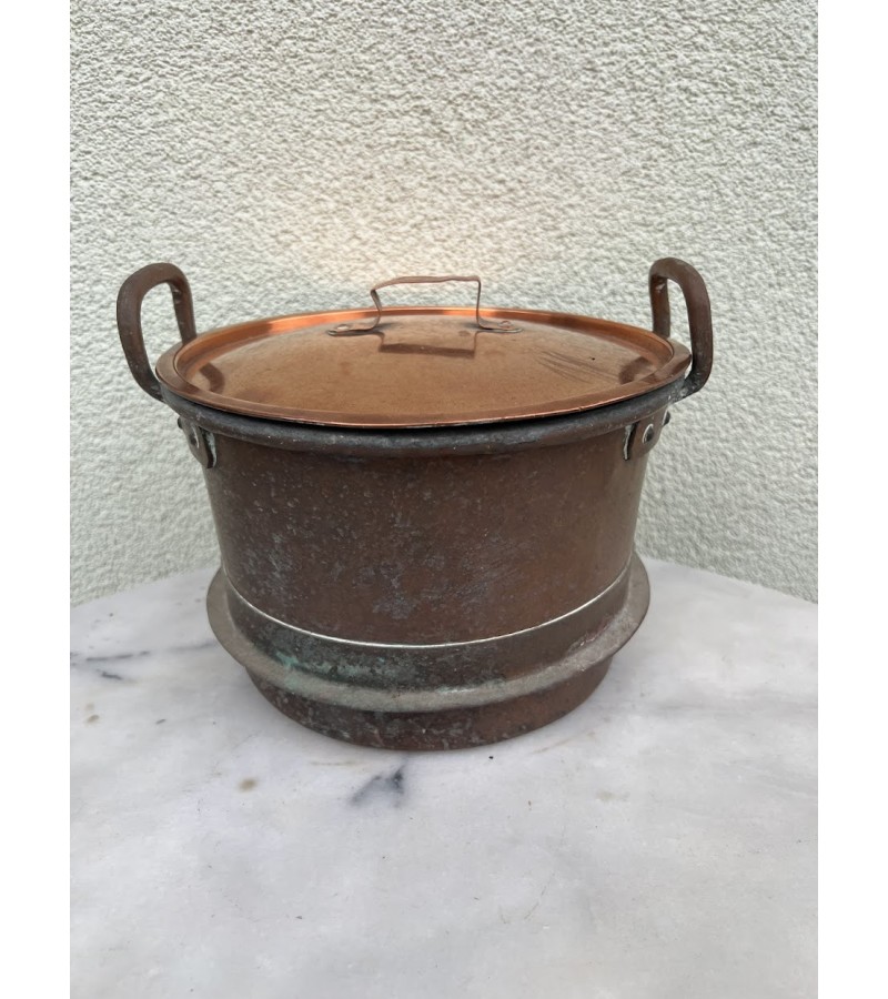 Puodas varinis su dangčiu ir 2 rankenomis, antikvarinis. Kaina 58