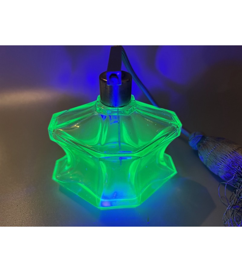 Buteliukas, purškiklis urano stiklo, Art Deco stiliaus, antikvarinis, kvepalams, odekolonui su kriauše-purkštuku. Veikiantis. Kaina 128