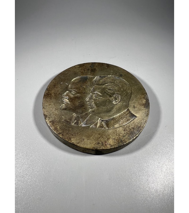 Liejimo forma, matrica, Stalinas, Leninas, sovietinė, tarybinių laikų. Pagamintas iš bronzos tarp 1930 ir 1953 m. Kaina 88 Liejimo forma, matrica, Stalinas, Leninas, sovietinė, tarybinių laikų. Pagamintas iš bronzos tarp 1930 ir 1953 m. Kaina 88