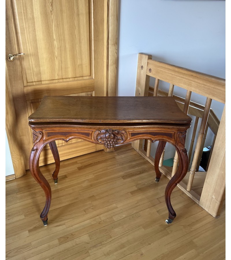 Stalas konsolė, lošimų, žaidimų staliukas išskleidžiamas, su ratukais, antikvarinis, viskas medžio masyvo. Tvirtas. Kaina 246