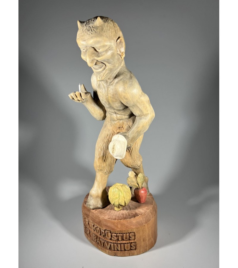 Statulėlė, žvakidė Velnias, per kopūstus per batvinius, medinė, drožinėta, lietuviška. Kaina 168