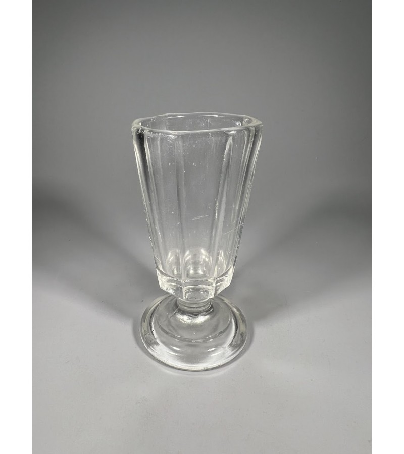 Taurelė, stikliukas, lafitnik, antikvarinis. Talpa 50 ml. Kaina 41 Taurelė, stikliukas, lafitnik, antikvarinis. Talpa 50 ml. Kaina 41