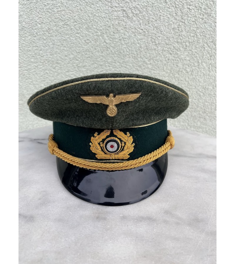 Vokiečių karininko uniforminės kepurės reprodukcija.  Tik istoriniais, kolekciniais, edukaciniais ir kinematografiniais tikslais. Kaina 178
