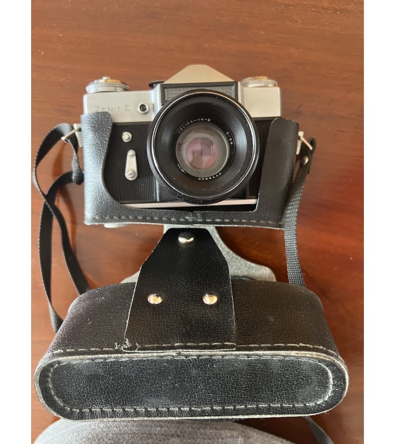 Fotoaparatas Zenit-E, su klasikiniu Helios-44-2 58mm f/2 objektyvu, turinčiu M42 sriegį, sovietinis, tarybinių laikų. 1965-1986 m. Kaina 53