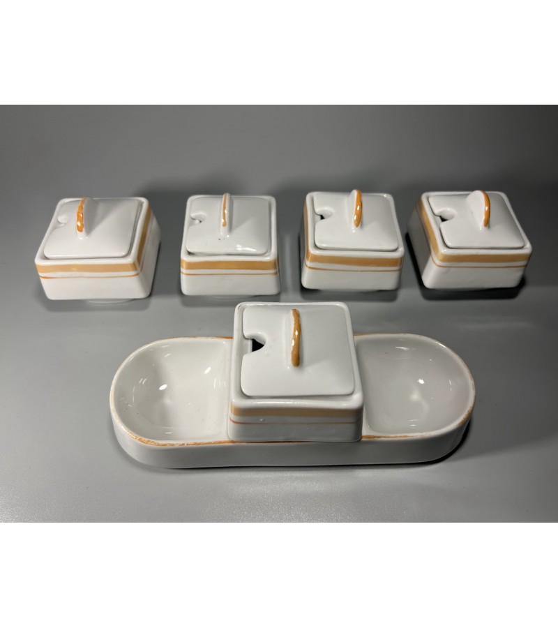 Prieskoninių rinkinys porcelianinis, tarybinis, sovietinių laikų. 1970 m. Kaina 26 už viską arba maži po 6, didelis 18