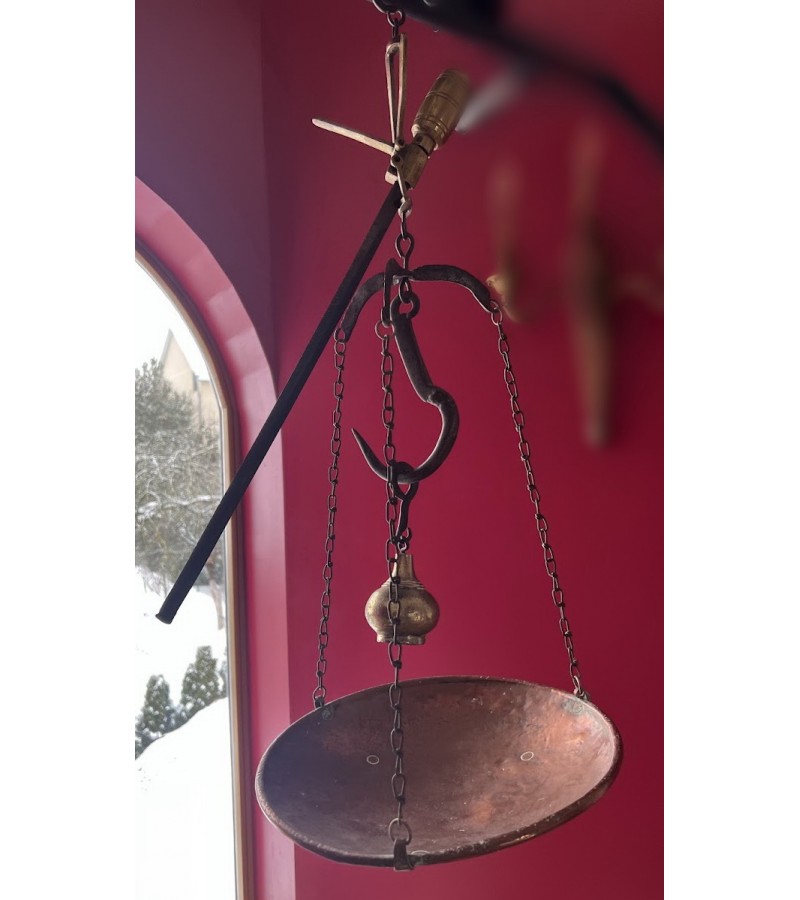 Svarstyklės, bezmėnas žalvarinės, antikvarinės, pakabinamos, varine lėkšte. Kaina 93