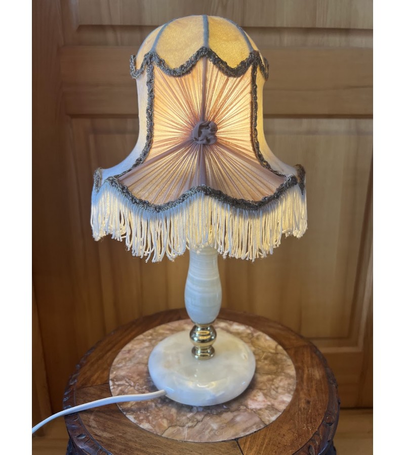 Šviestuvas pastatomas, stalinė lempa, onikso pagrindu, klasikinio stiliaus. Kaina 43