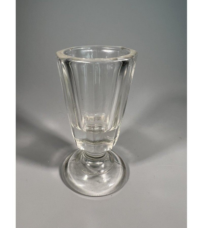 Taurelė, stikliukas, lafitnik, antikvarinis. Talpa 40 ml. Kaina 43 Taurelė, stikliukas, lafitnik, antikvarinis. Talpa 40 ml. Kaina 43