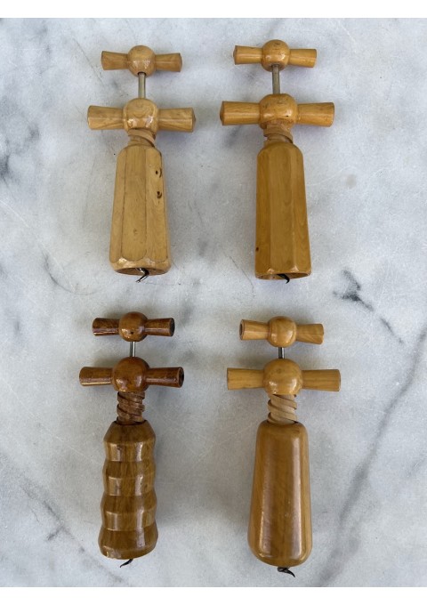 Kamščiatraukis, atidarytuvas vyno buteliui, kamščiatraukiai mediniai, prancūziški, vintažiniai, veikiantys. 1950-1960 m. 4 vnt. Kaina po 26