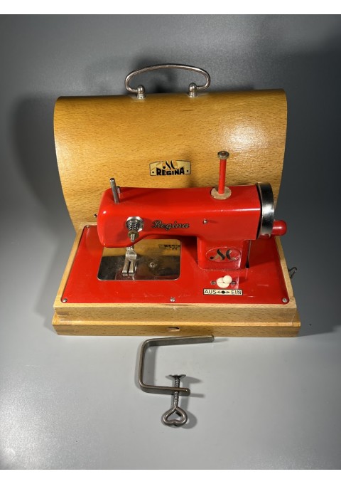 Siuvimo mašinėlė vaikiška, antikvarinė, originalioje dėžėje, REGINA, F.W. Müller gamykla, Vokietija, 1945–1950 m. Kaina 53