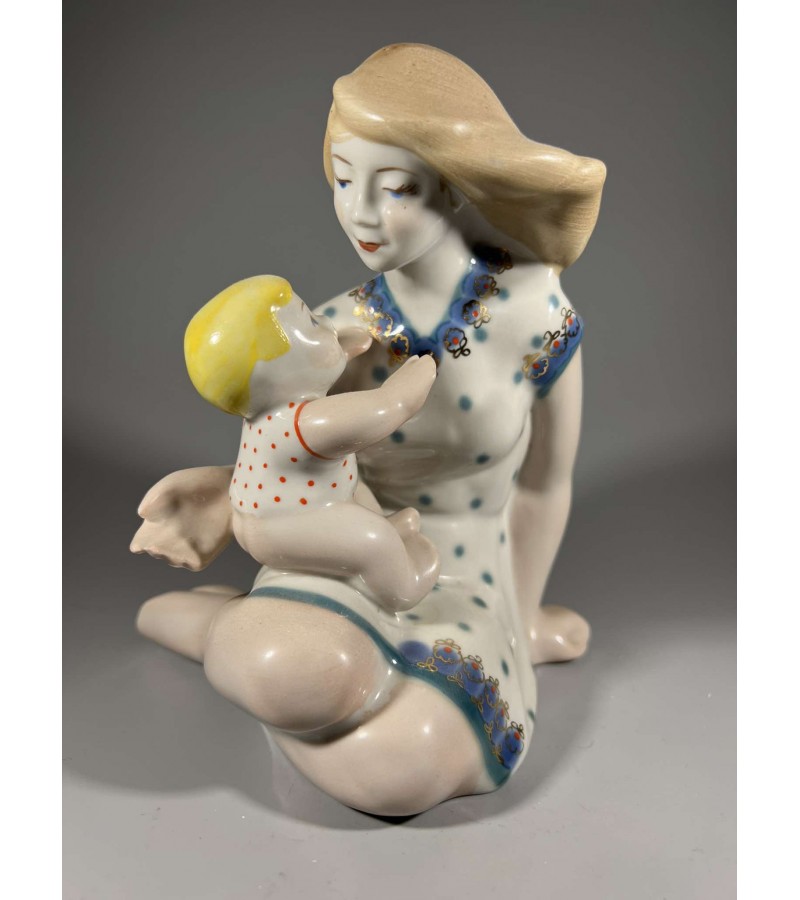 Statulėlė Motinystė, Motina su vaiku porcelianinė, tarybinių laikų. 3 vnt. Kaina po 73