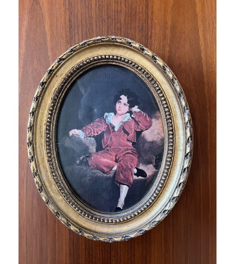 Rėmelis ovalus, kieta masė, auksuotas. Kaina 23