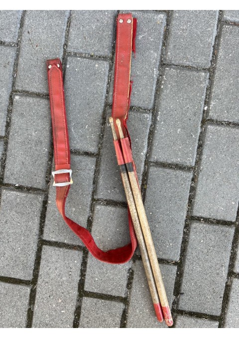 Pionieriško būgno diržas su lazdelėmis, sovietinis, tarybinių laikų. Kaina 22 už viską.