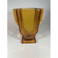 Vaza, vazelė antikvarinė, Art Deco stiliaus, gintaro spalvos presuoto stiklo. Tarpukario Čekoslovakija. 1930 m. Kaina 58